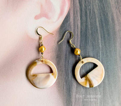 激安アクセサリ・限定400円ピアス・ベージュ色プレートのピアス2